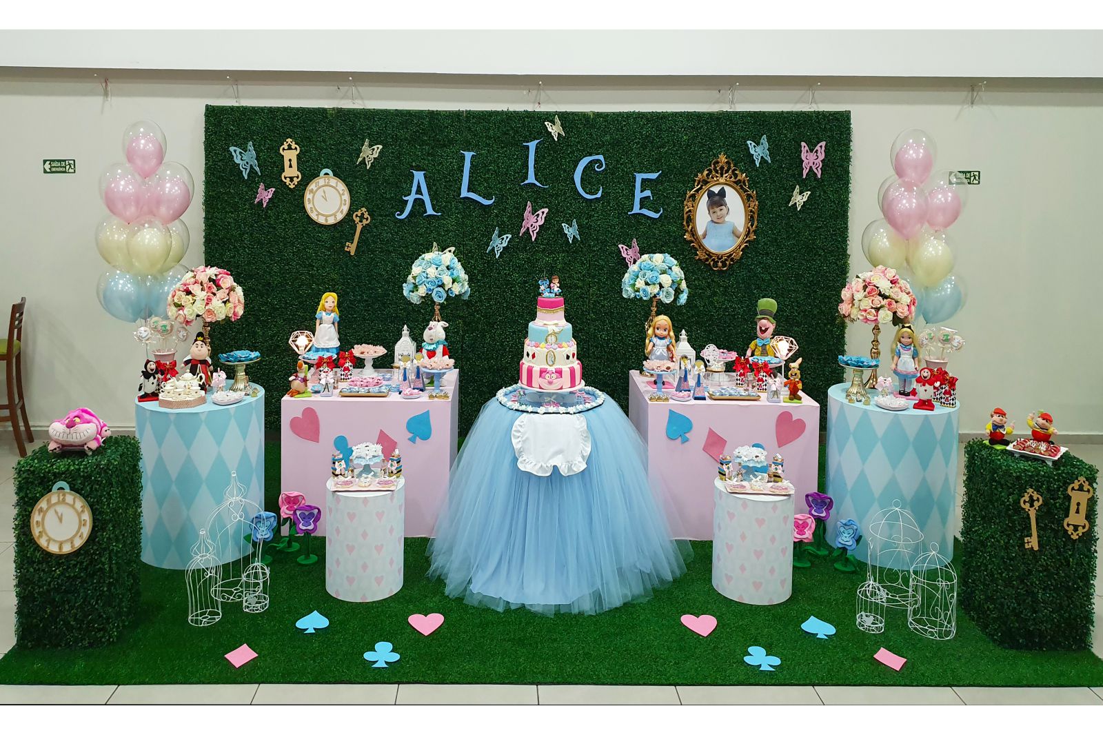 Alice no País das Maravilhas Muro Ingles